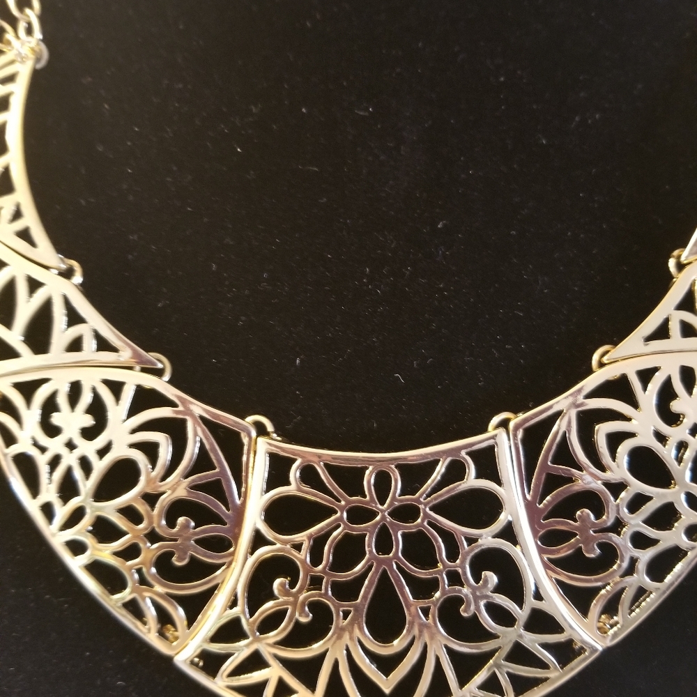 Necklace and earrings set
